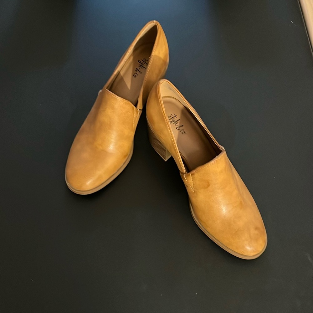 Style and Co pump, size 7